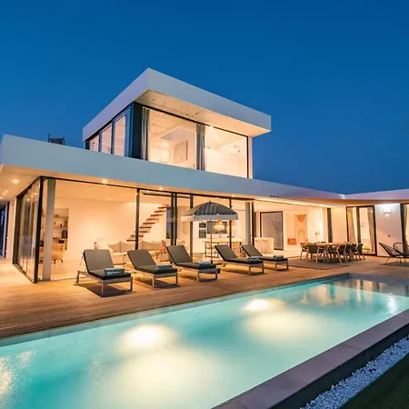 Villa Salty By Aura Collection